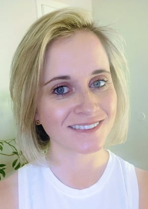 HayleyKoontzHeadshotVazoola (1)